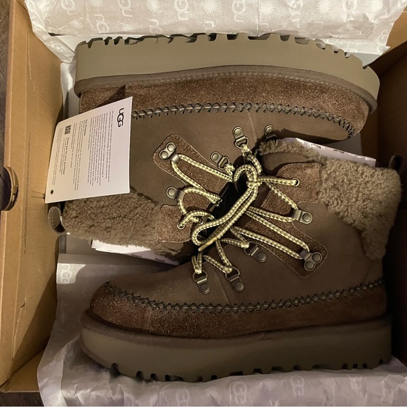 UGG Classic Alpine Lace-Up size 10 - Picture 4 of 7